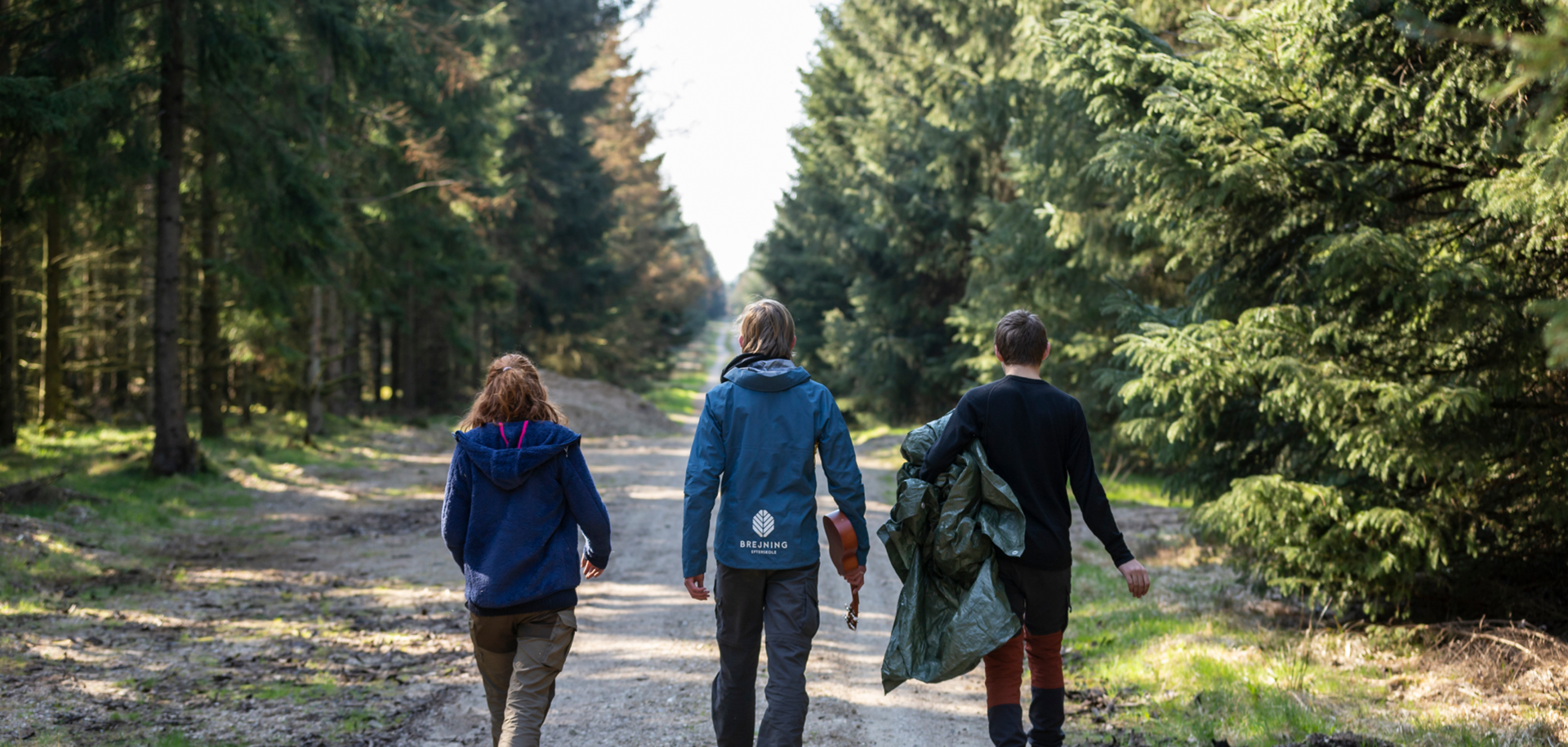 Efterskoleelever i naturen på efterskole i Jylland