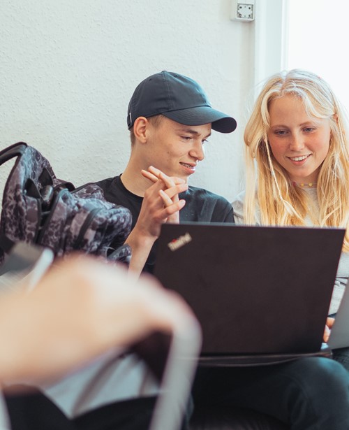 Efterskoleelever arbejder med projektledelse